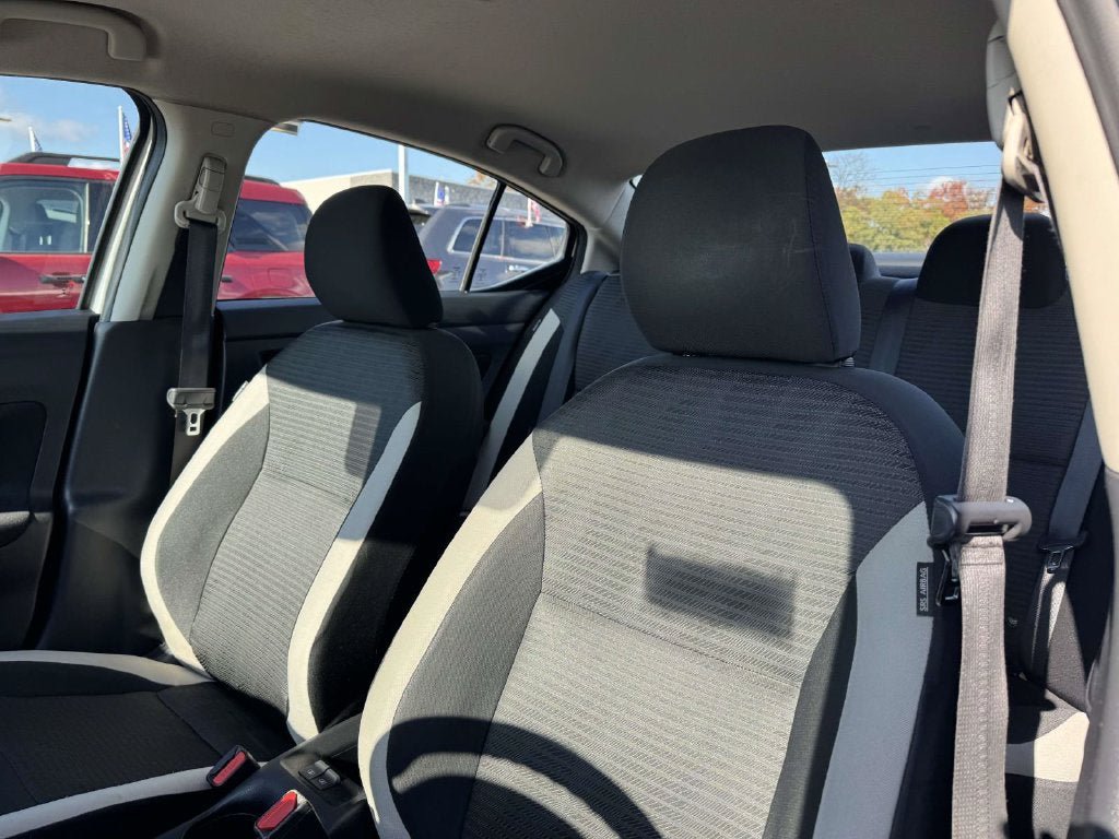 Used 2022 Nissan Versa SV FWD image 24