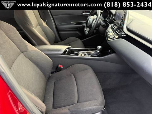 Used 2019 Toyota C-HR XLE image 26