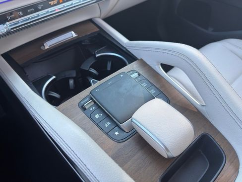 Used 2022 Mercedes-Benz GLE 350 4MATIC w/ Premium Package image 24