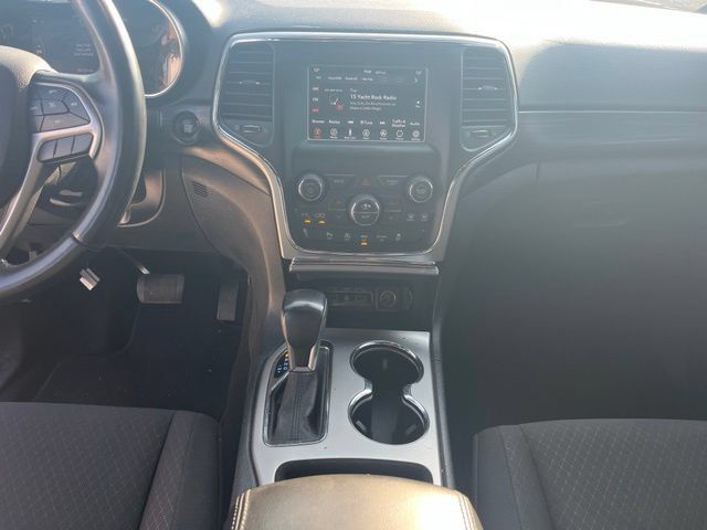 Used 2019 Jeep Grand Cherokee Laredo RWD image 9
