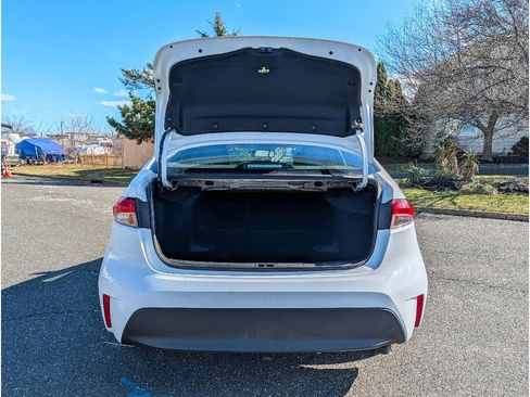 Used 2024 Toyota Corolla LE image 7