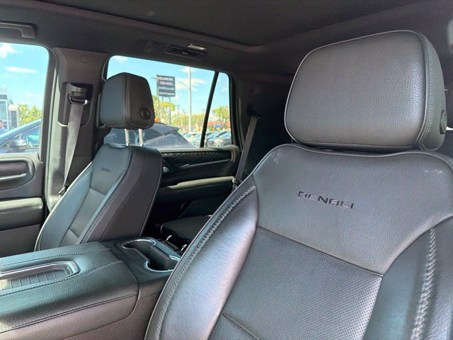 Used 2022 GMC Yukon Denali w/ Denali Premium Package AWD/4WD image 7