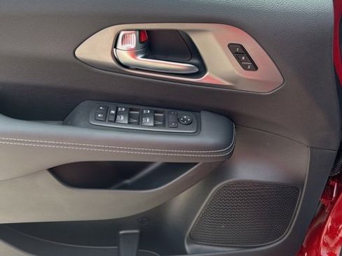 New 2025 Chrysler Pacifica Select image 6