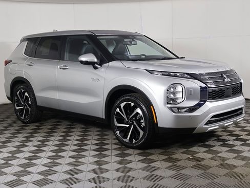 Used 2024 Mitsubishi Outlander SE image 54