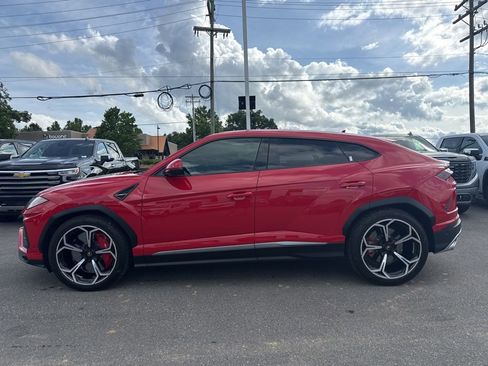 Used 2022 Lamborghini Urus AWD/4WD image 2
