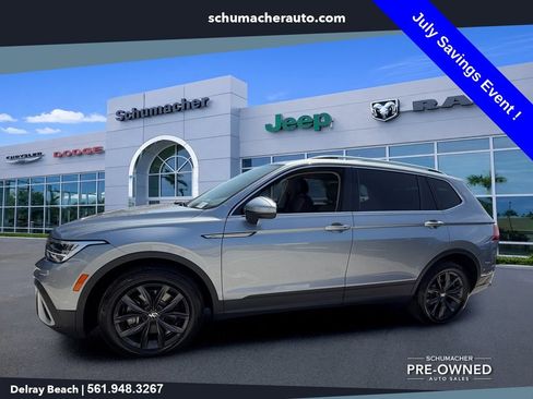 Used 2024 Volkswagen Tiguan SE FWD image 3
