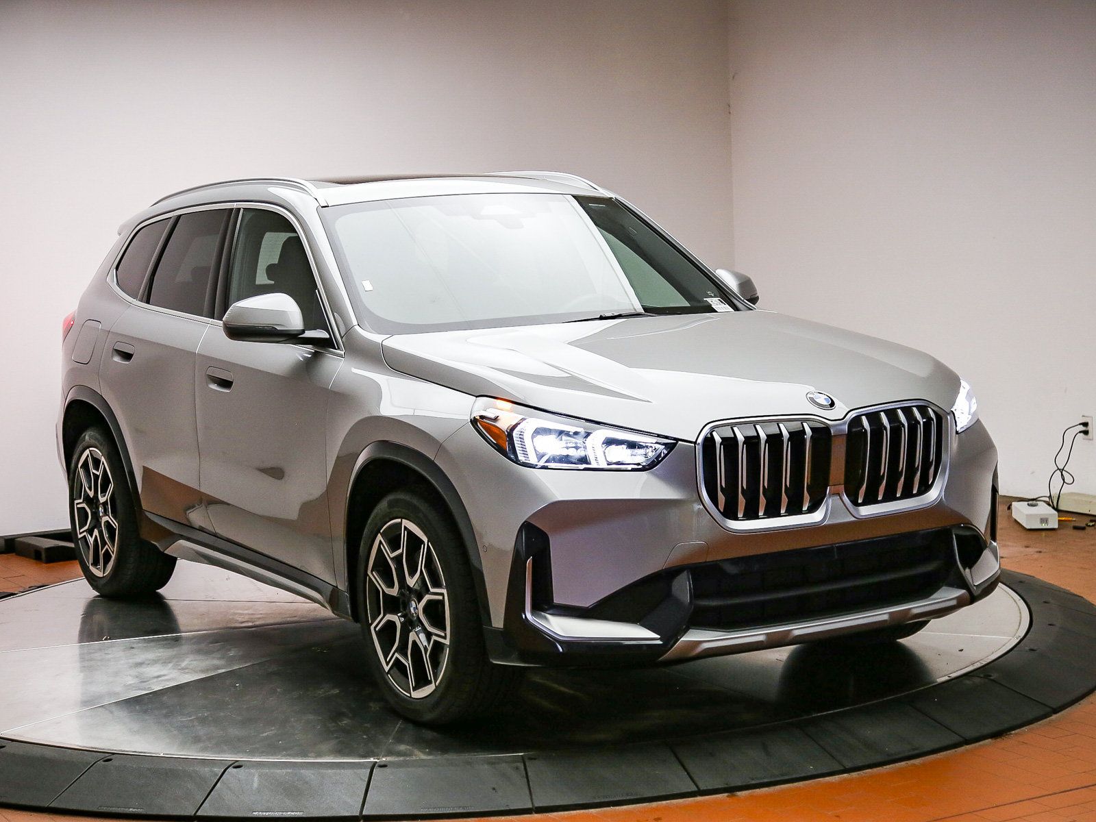 Used 2026 BMW X1 xDrive28i w/ Convenience Package AWD/4WD image 3