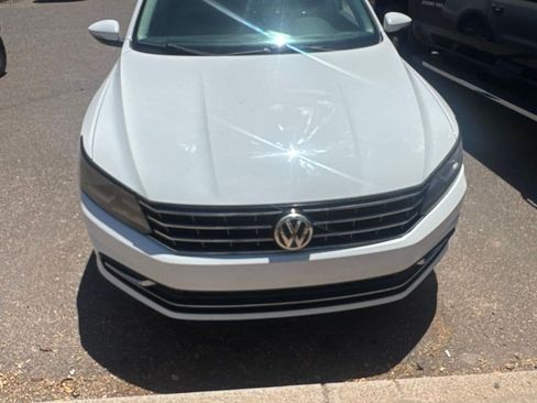 Used 2018 Volkswagen Passat 2.0T SE FWD image 2