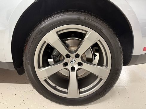 Used 2024 Porsche Macan image 12