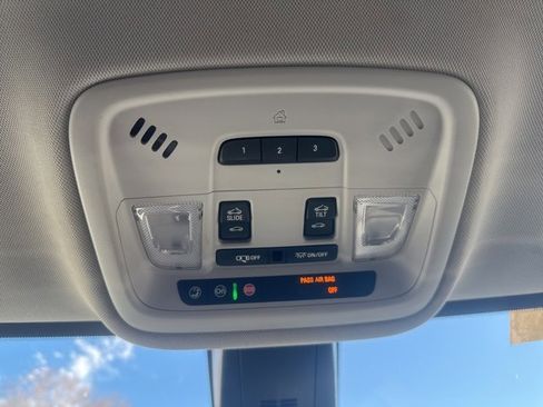 Used 2018 Chevrolet Traverse LT image 24