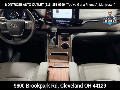 Used 2023 Toyota Sienna XLE image 2