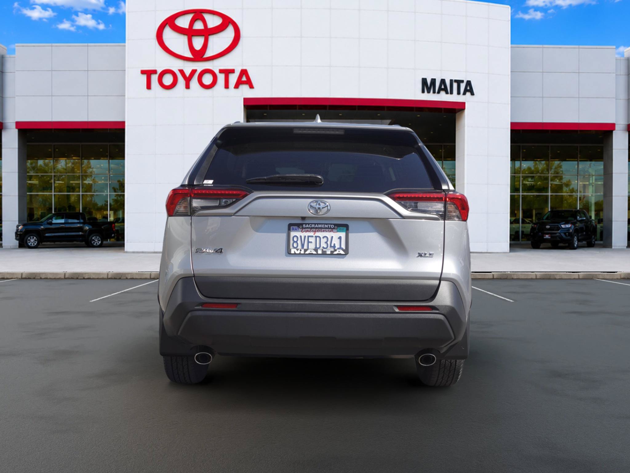 Used 2021 Toyota RAV4 XLE w/ XLE Grade Weather Package FWD image 4
