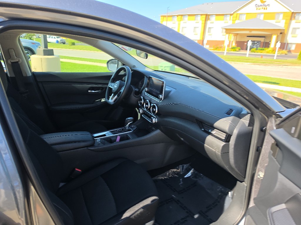 Used 2024 Nissan Sentra SV FWD image 11