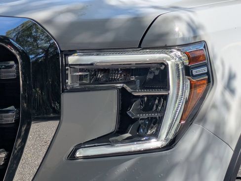 Used 2021 GMC Sierra 1500 SLE w/ X31 Off-Road Package AWD/4WD image 9