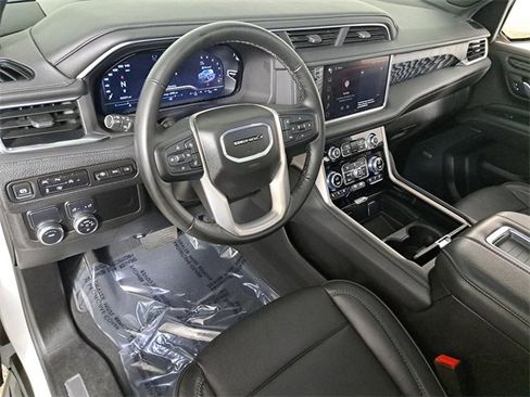 Used 2024 GMC Yukon XL Denali image 19