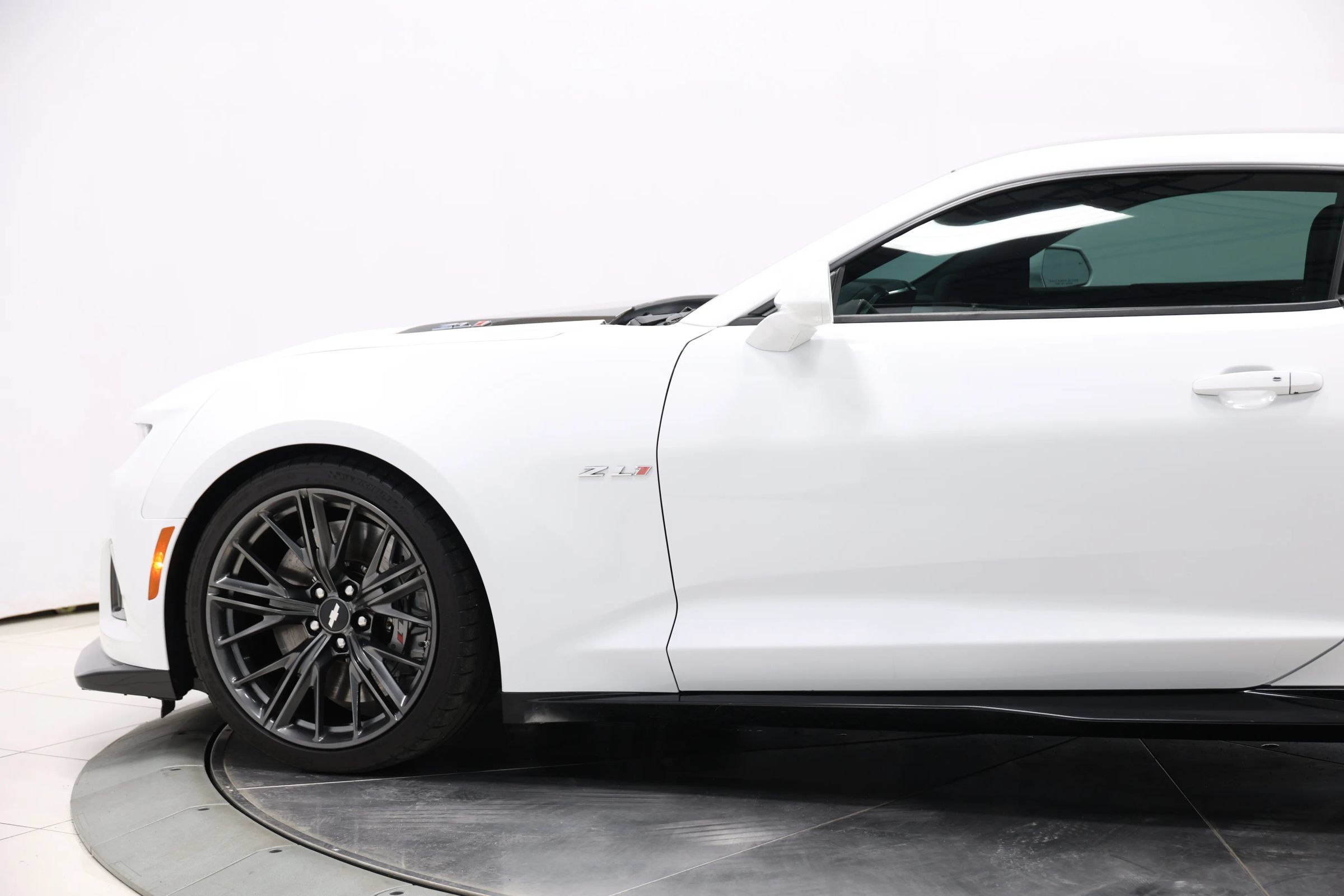 Used 2018 Chevrolet Camaro ZL1 RWD image 7