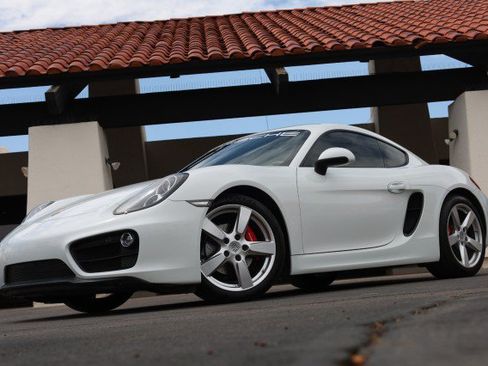 Used 2016 Porsche Cayman RWD image 3