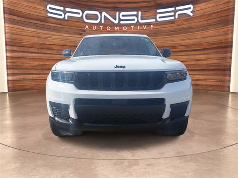 Used 2024 Jeep Grand Cherokee L Altitude image 10