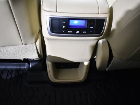 Used 2015 Toyota Highlander XLE image 30