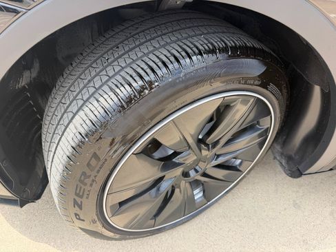 Used 2024 Tesla Model Y Long Range AWD/4WD image 9