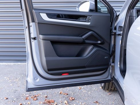 New 2026 Porsche Cayenne S image 21