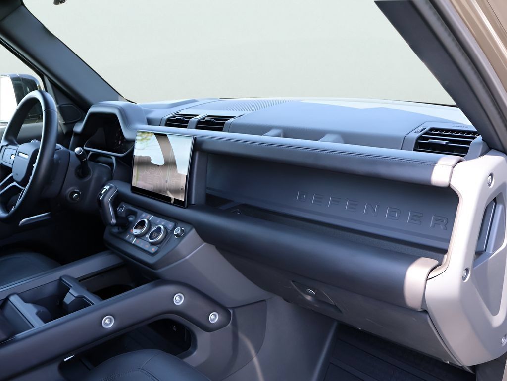 Certified 2025 Land Rover Defender 110 X-Dynamic SE AWD/4WD image 9
