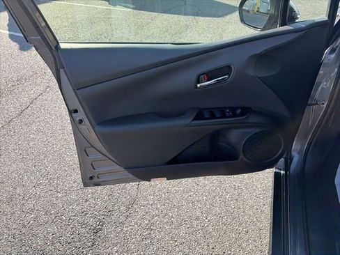 Used 2022 Toyota Prius XLE image 11