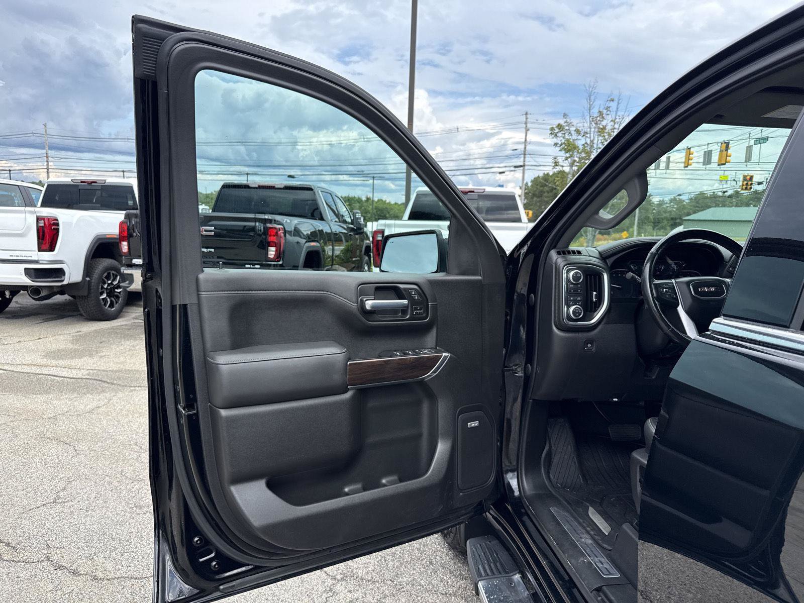 Used 2020 GMC Sierra 1500 SLT w/ SLT Premium Package AWD/4WD image 18