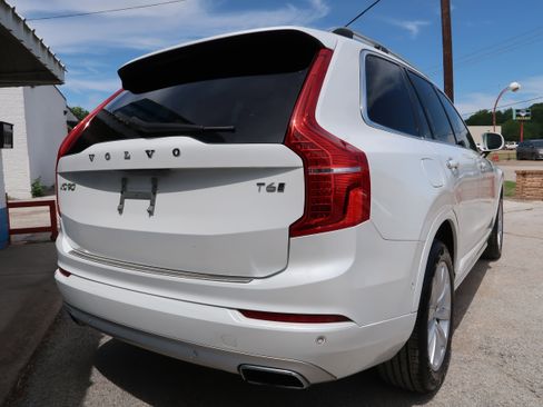 Used 2016 Volvo XC90 T6 Momentum w/ Momentum Plus Package AWD/4WD image 8