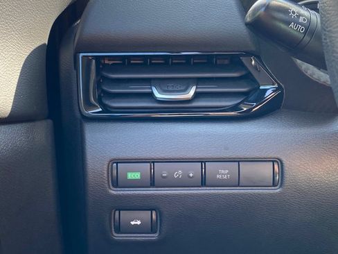 Used 2025 Nissan Sentra SV FWD image 10