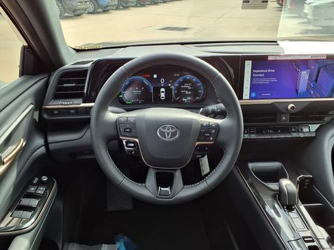 Used 2026 Toyota Crown AWD/4WD image 11