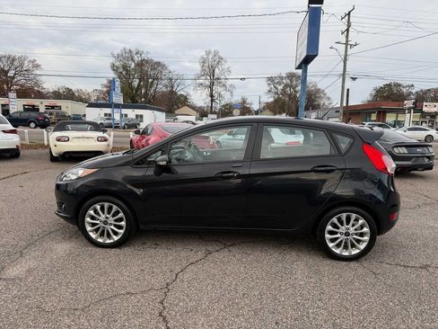 Used 2014 Ford Fiesta SE w/ Equipment Group 201A image 3