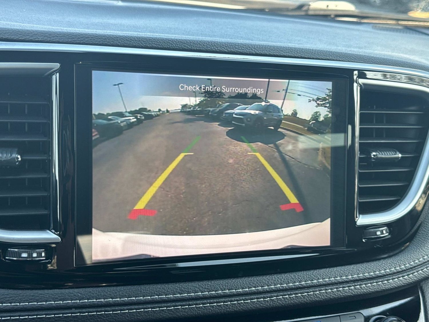 Used 2026 Chrysler Pacifica Limited FWD image 39