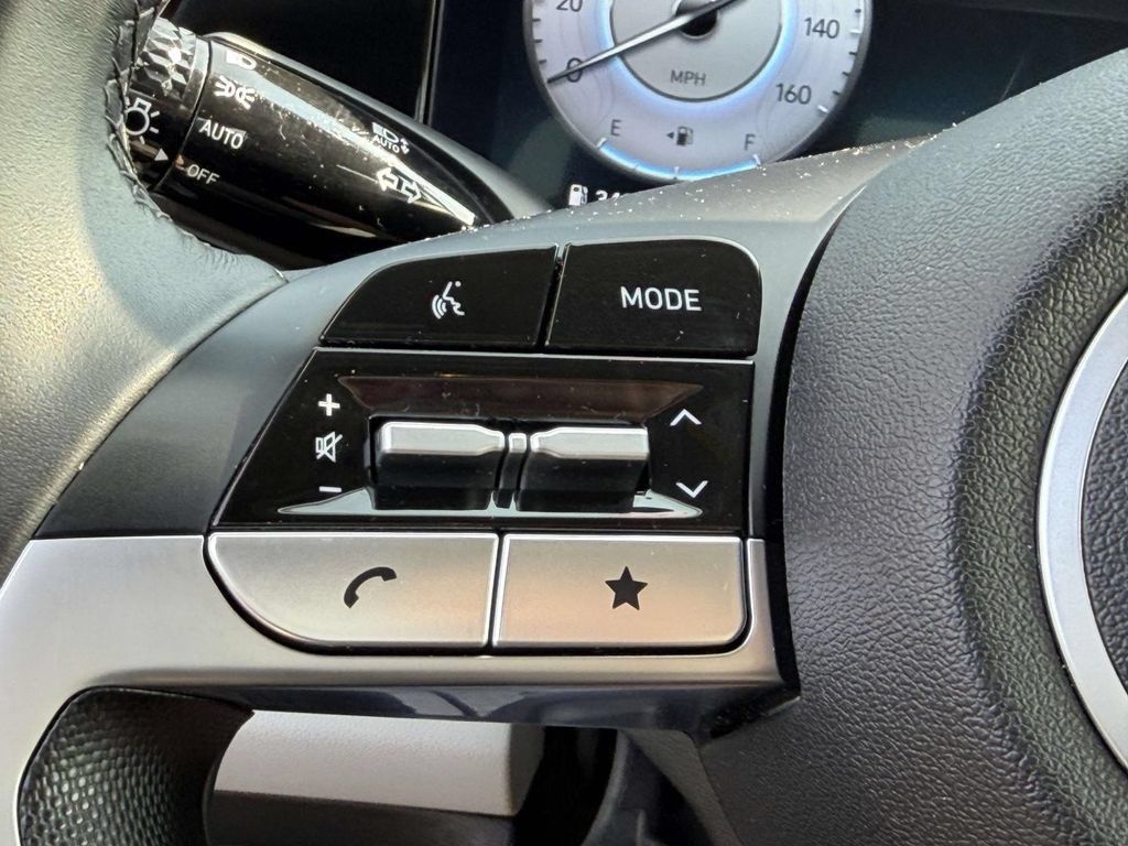 Certified 2025 Hyundai Elantra Limited FWD image 24