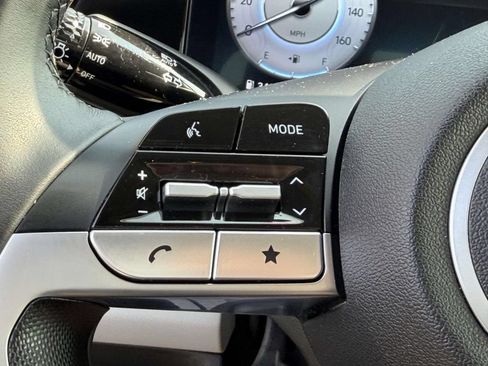 Certified 2025 Hyundai Elantra Limited FWD image 24