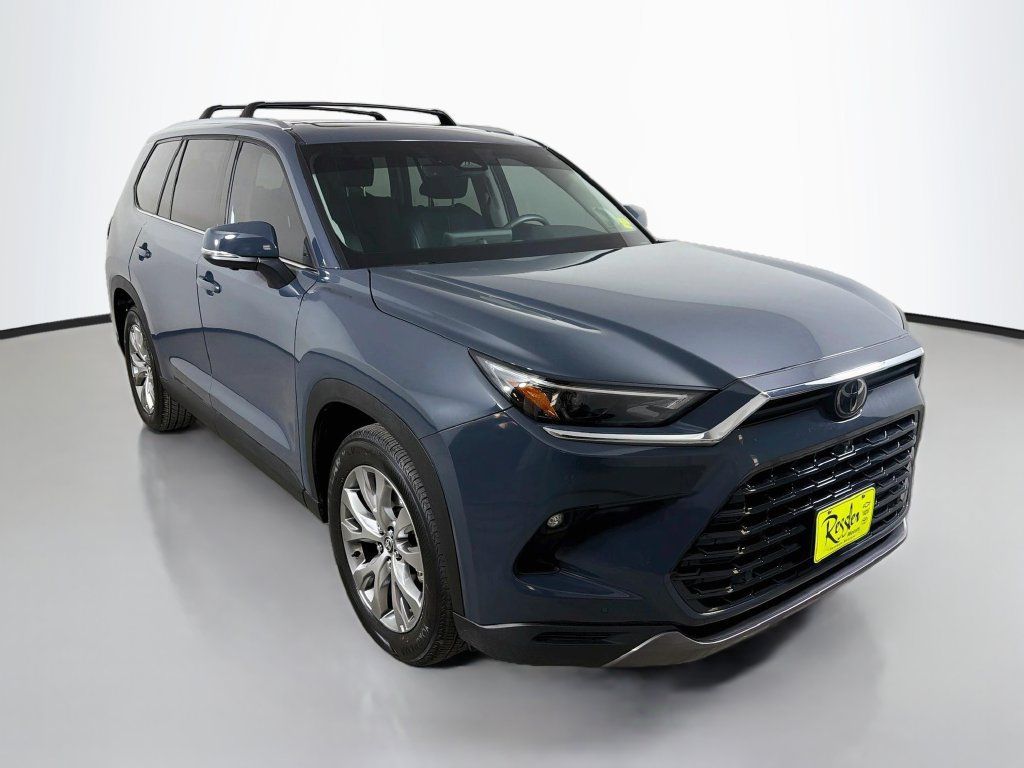 Used 2025 Toyota Grand Highlander AWD image 4