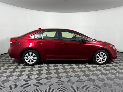 Used 2025 Toyota Corolla LE FWD image 4