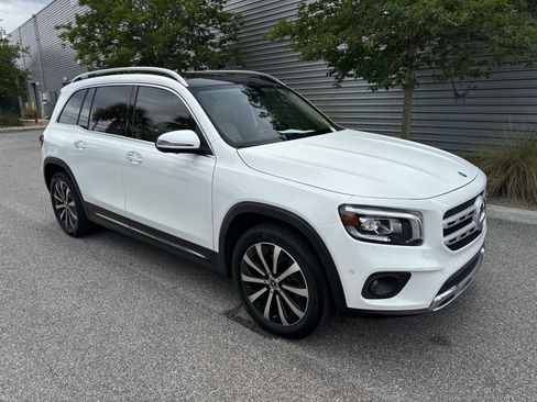 Used 2022 Mercedes-Benz GLB 250 4MATIC w/ Premium Package Lite image 4