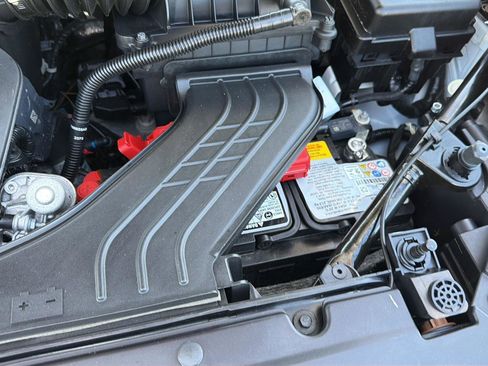 Used 2024 Chrysler Pacifica Touring-L FWD image 33