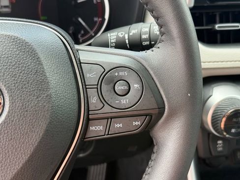 Used 2025 Toyota RAV4 XLE Premium image 18