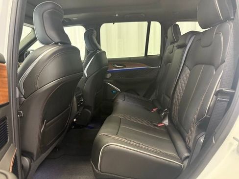 New 2025 Jeep Grand Cherokee Summit image 12