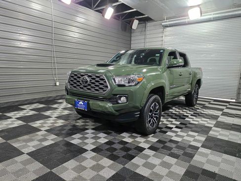 Used 2022 Toyota Tacoma TRD Sport w/ Technology Package image 41