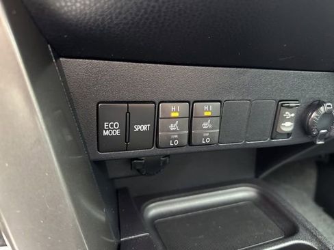 Used 2017 Toyota RAV4 SE image 37