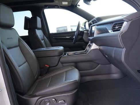 Used 2024 GMC Yukon Denali AWD/4WD image 10