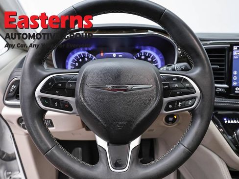 Used 2023 Chrysler Pacifica Limited FWD image 10