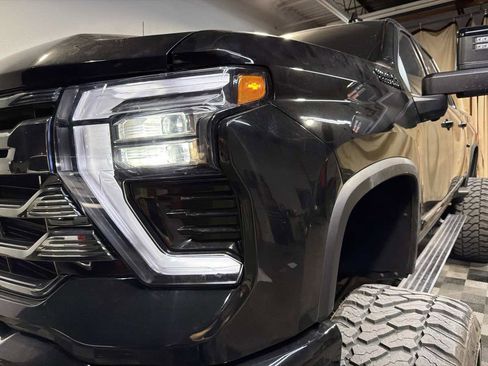 Used 2024 Chevrolet Silverado 2500 High Country w/ Midnight Edition AWD/4WD image 8