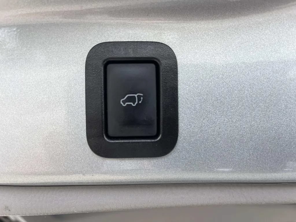 Used 2019 Toyota Highlander XLE AWD/4WD image 24