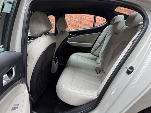 Used 2025 Genesis G70 2.5T image 22