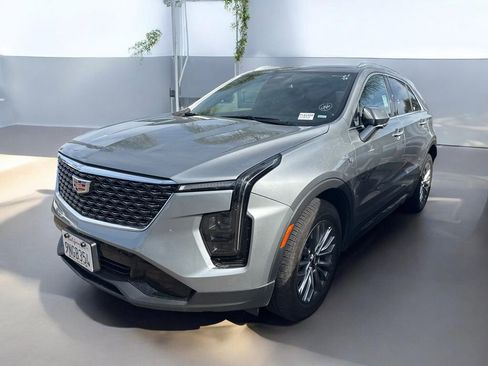 Used 2025 Cadillac XT4 Premium Luxury FWD image 8