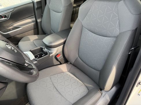 Used 2025 Toyota RAV4 XLE w/ Convenience Package AWD/4WD image 11